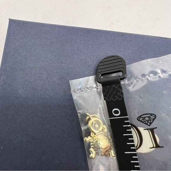 🍭4/$20 Diamonds International small silver turtle charm - Picture 2 of 4